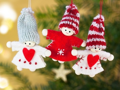 3 hjemmelavede julepiger i juletræ