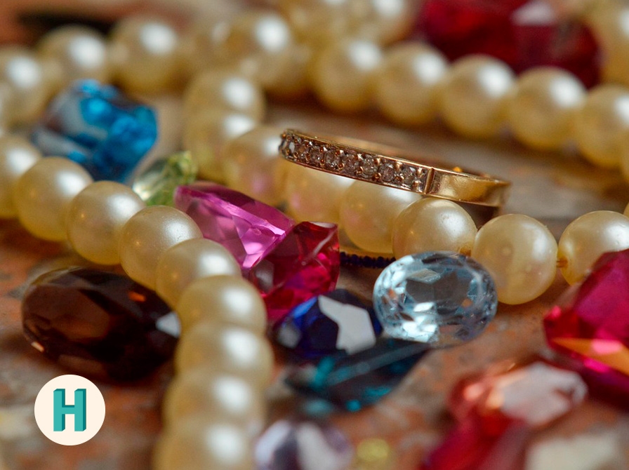 Foto af perler og ædelsten